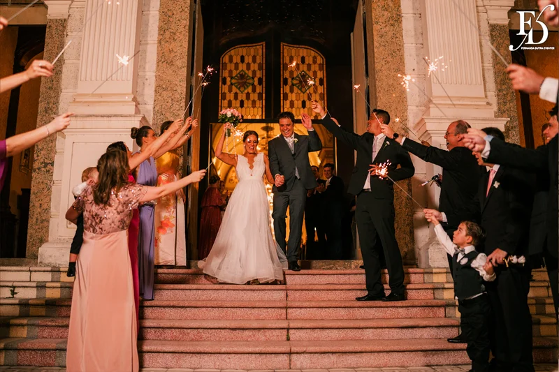casamento com cerimônia na Igreja Basílica Nossa Senhora das Dores, em Porto Alegre, com recepção e festa no Party Room, com decoração romântica, simples e delicada por Life Eventos Especiais Cerimonialista de Casamento em Porto Alegre