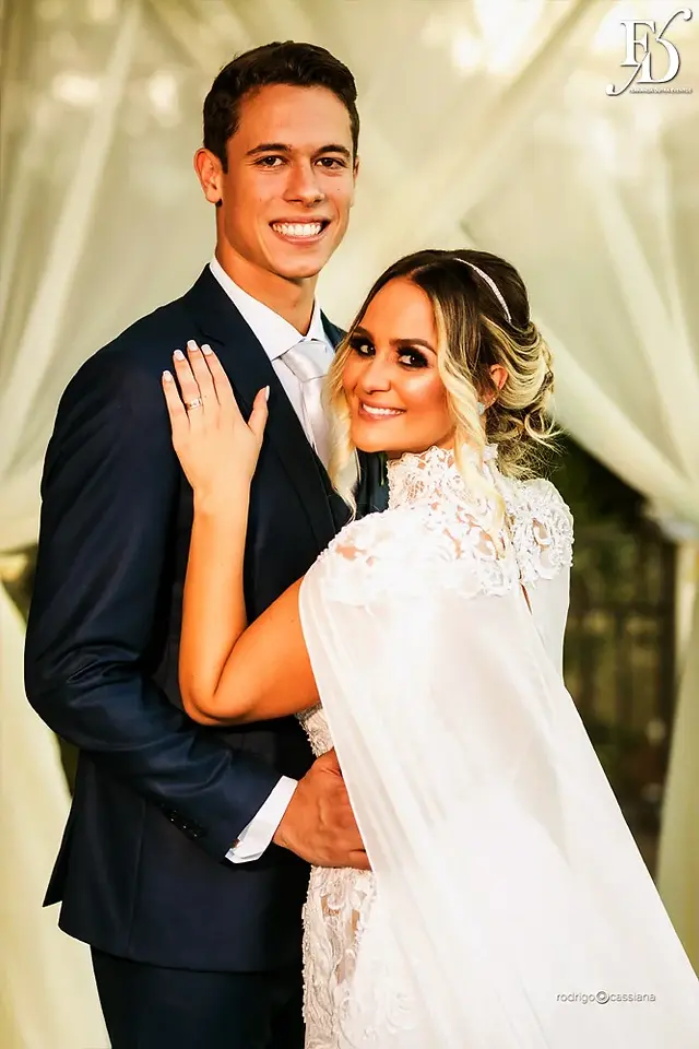 casamento do goleiro brenno do grêmio de porto alegre com a linda victoria fogazzi com uma cerimônia ao ar livre em porto alegre num lindo entardecer de verão e recepção em tons de marsala no salão principal da sede campestre da associação do ministério público por life eventos especiais cerimonialista em porto alegre