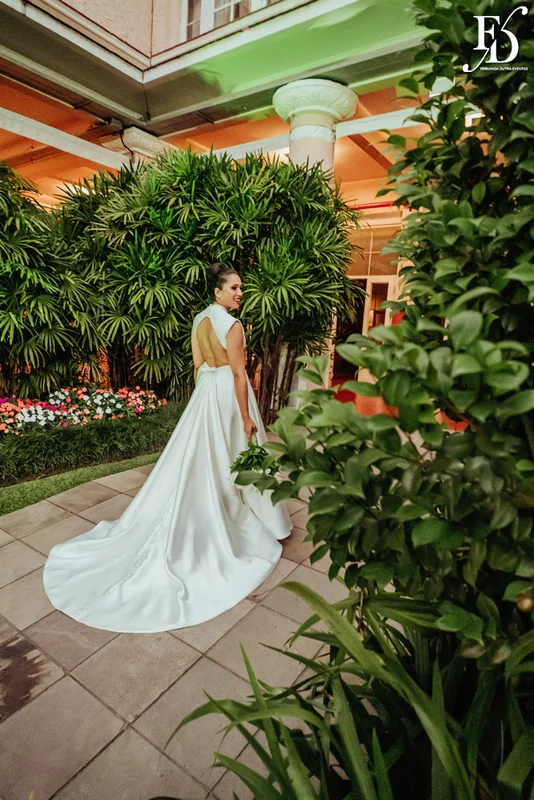 casamento com cerimônia e recepção realizados no salão imperatriz da associação leopoldina juvenil em porto alegre com decoração clássica em verde branco e prato por life eventos especiais assessoria de eventos em porto alegre