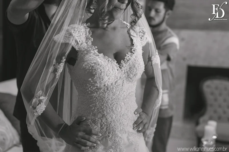 casamento luxuoso no clube veleiros do sul em porto alegre com decoração em dourado fechamento do teto em voil e espelhos venezianos cerimônia na igreja santa teresinha e santíssimo sacramento na redenção com organização e cerimonial de fernanda dutra da life eventos especiais organizadora de eventos em porto alegre