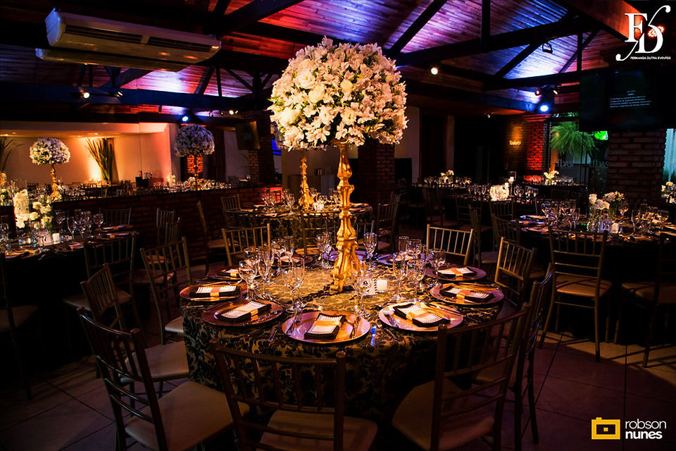 festa de formatura em medicina pela ufrgs em porto alegre realizada no salão magnólia do di basi casa de festas com decoração sofisticada e elegante em dourado preto e branco por life eventos especiais cerimonialista em porto alegre para festa de formatura