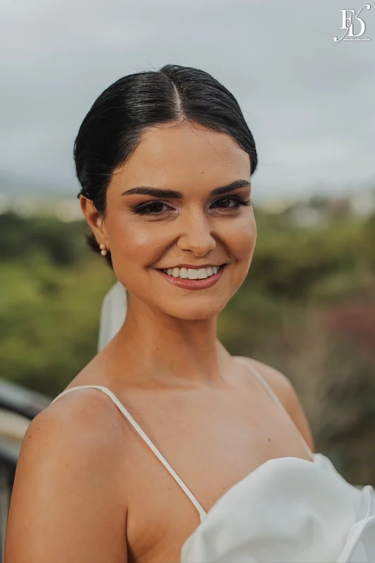 casamento mini-wedding no eat kitchen em novo hamburgo com decoração verde e branco estilo greenery noiva pronta