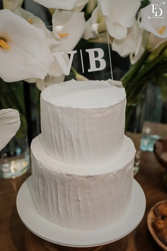 casamento no dry moments & drinks em porto alegre decoração moderna clean e sofisticada com copo de leite