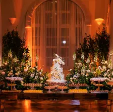 Casamento civil em Porto Alegre: Martina & Rafael, que vivem no Canadá, celebraram no Salão Imperatriz com decoração greenery, cachorrinha especial e momentos inesquecíveis.