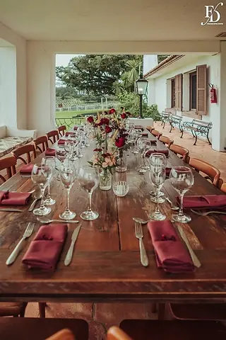 casamento organizado por life eventos especiais na estância das oliveiras em viamão com decoração campeira rústica e minimalista para um casal autêntico e cheio de personalidade