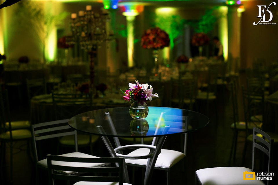 festa de formatura com duas formandas realizada no salão dos espelhos do clube do comércio em porto alegre para comemorar a graduação em direito pela pucrs com decoração clássica elegante e sofisticada por life eventos especiais cerimonialista para festa de formatura em porto alegre