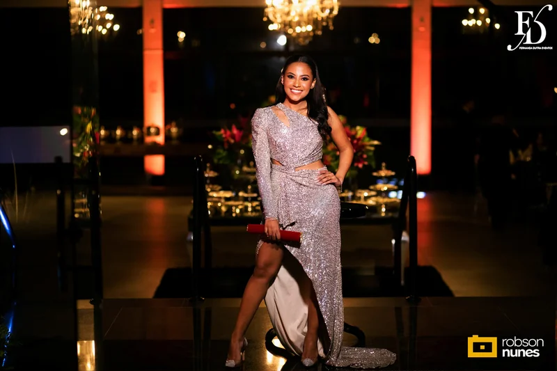 festa de formatura em direito no party room em porto alegre com decoração moderna elegante e sofisticada em preto e marsala com organização projeto e cerimonial de life eventos especiais cerimonialistas em porto alegre