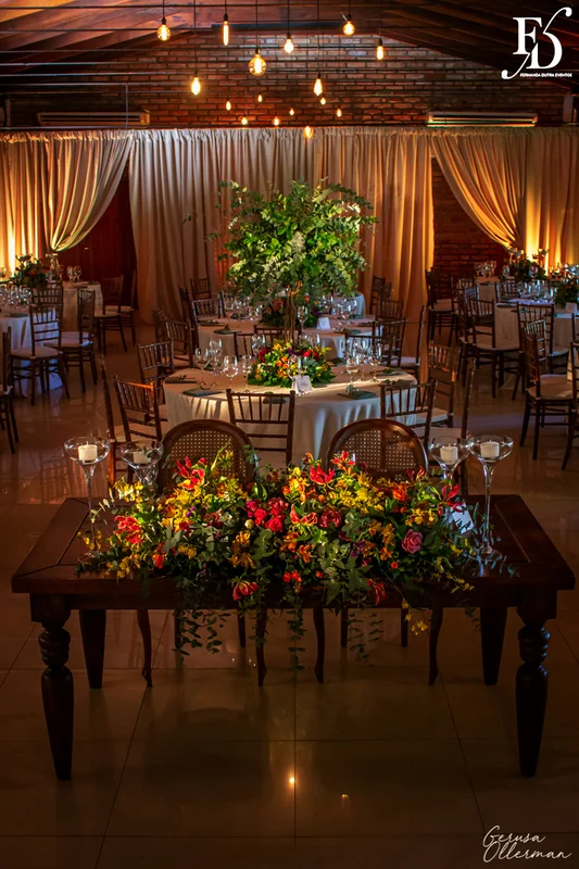 casamento realizado no sítio da figueira em porto alegre numa noite fria de inverno com decoração rústico delicada botânica organização e cerimonial de life eventos especiais cerimonialista para casamentos em porto alegre