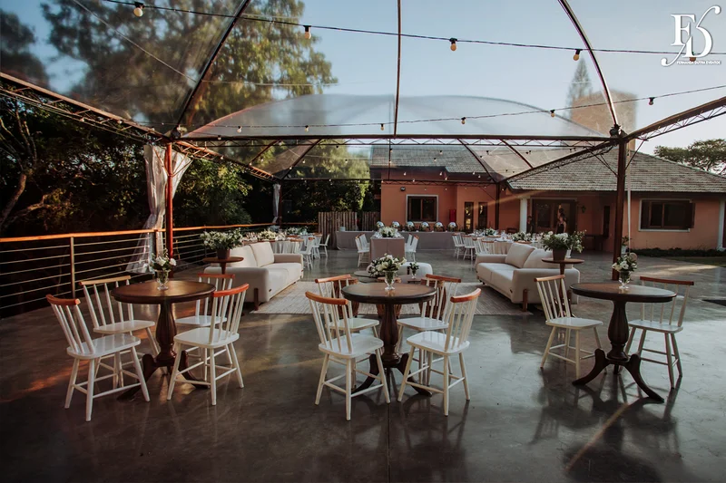casamento realizado na casa na chácara em porto alegre mini-wedding intimista para 40 convidados com decoração clássica e elegante em branco e verde por life eventos especiais cerimonialistas em porto alegre