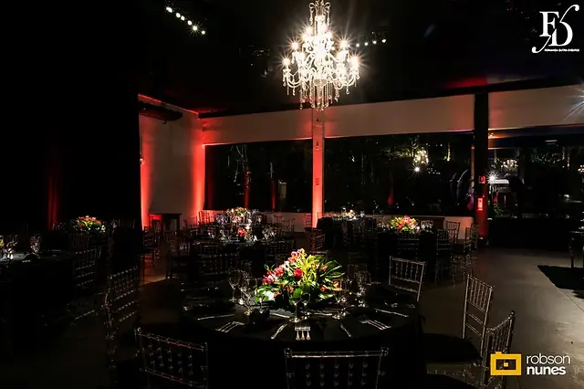 festa de formatura em direito no party room em porto alegre com decoração moderna elegante e sofisticada em preto e marsala com organização projeto e cerimonial de life eventos especiais cerimonialistas em porto alegre