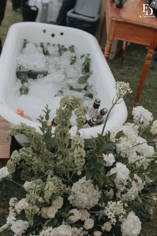 recepção no espaço paraíso em porto alegre viamão alvorada recepção externa decoração europeia cloud dancer european stylling banheira de gelo com cerveja e espumante