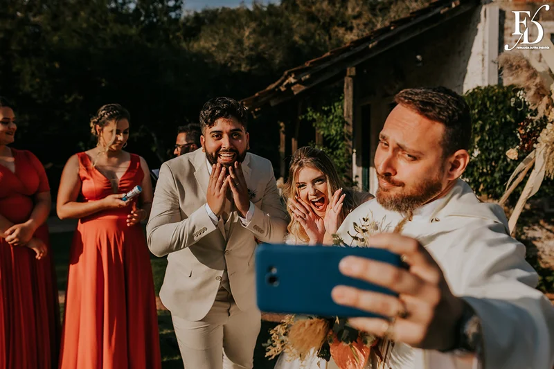 casamento divertido e animado na casa na chácara, em porto alegre; um casal jovem, despojado, que queria celebrar esse momento com um rodízio de pizza - casamento com pizza - decoração estilo boho wedding em tons terrosos cerimonial de life eventos especiais