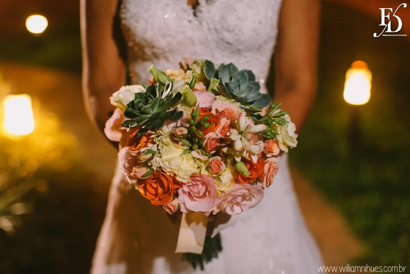 casamento luxuoso no clube veleiros do sul em porto alegre com decoração em dourado fechamento do teto em voil e espelhos venezianos cerimônia na igreja santa teresinha e santíssimo sacramento na redenção com organização e cerimonial de fernanda dutra da life eventos especiais organizadora de eventos em porto alegre