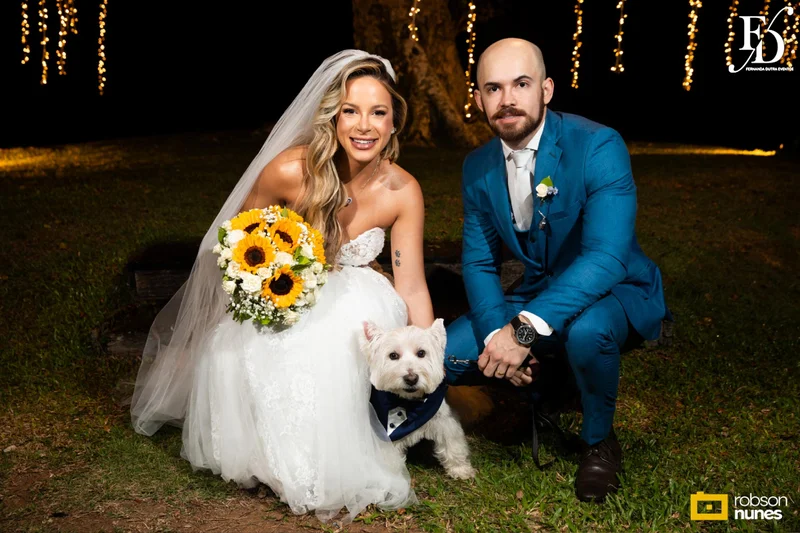 casamento no espaço paraíso em porto alegre com decoração moderna em azul marinho, dourado e girassóis; temática geek, com referências a funko pop, filmes e séries - por life eventos especiais