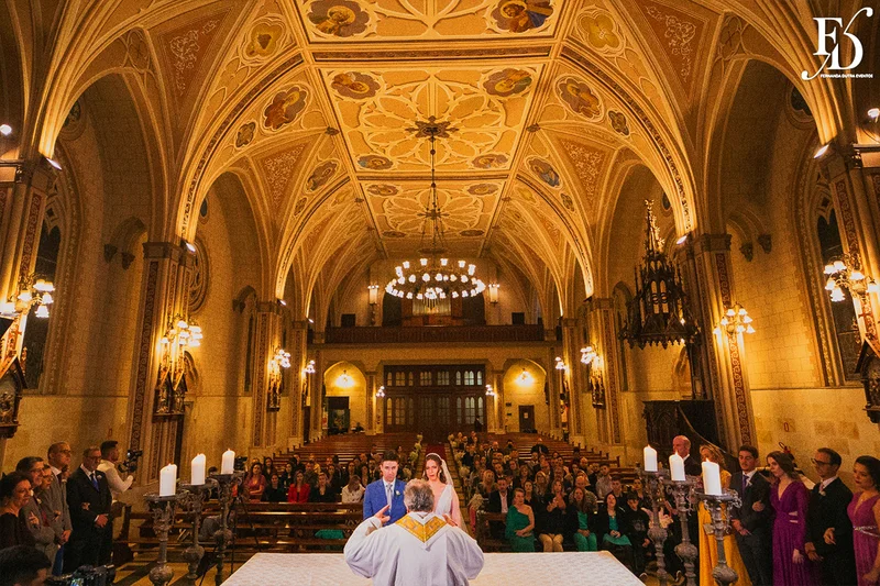 casamento realizado na igreja são pedro em porto alegre e recepção no le bistrot gourmet com decoração colorida e vibrante em rosa pink roxo e lilás