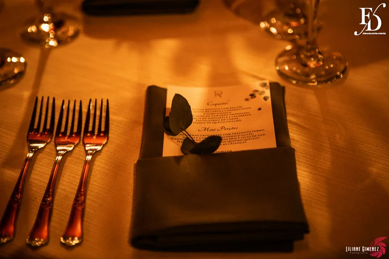 casamento realizado no sítio da figueira em porto alegre numa noite fria de inverno com decoração rústico delicada botânica organização e cerimonial de life eventos especiais cerimonialista para casamentos em porto alegre