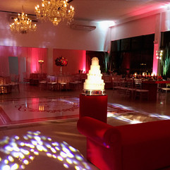 casamento no party room em porto alegre cerimônia e recepção com decoração elegante sofisticada exuberante em marsala prata e detalhes em cristais por life eventos especiais cerimonialista para casamento em porto alegre assessoria e organização de eventos