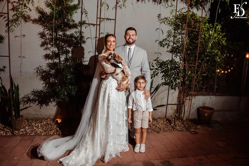 casamento mini-wedding realizado no lá nos fundos em porto alegre restaurante puppi baggio com decoração boho minimalista em verde e branco festa animada e descontraída com cerimonial de life eventos especiais cerimonialista de casamento em porto alegre 