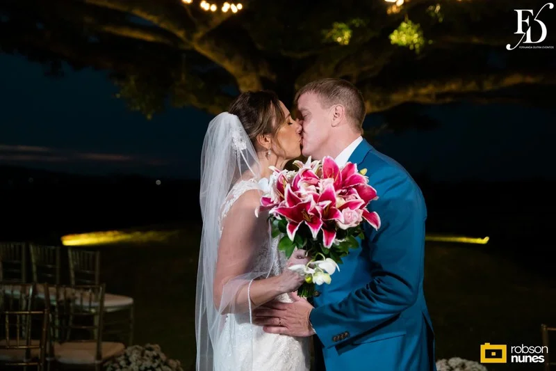 casamento destination wedding no Espaço Paraíso em Porto Alegre Alvorada Viamão noivo americano e noiva brasileira equipe bilingue de cerimonial evento com decoração romântida elegante e sofisticada em tons de rosa