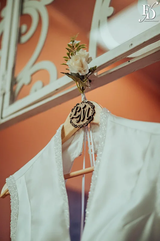 casamento com cerimônia e recepção realizados no salão imperatriz da associação leopoldina juvenil em porto alegre com decoração clássica em verde branco e prato por life eventos especiais assessoria de eventos em porto alegre