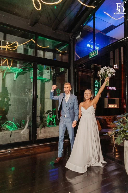 casamento no dry moments & drinks em porto alegre decoração moderna clean e sofisticada com copo de leite