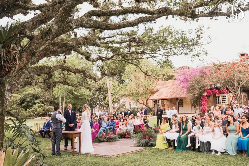 casamento diurno almoço de domingo em família no alto da capela cerimônia ao ar livre