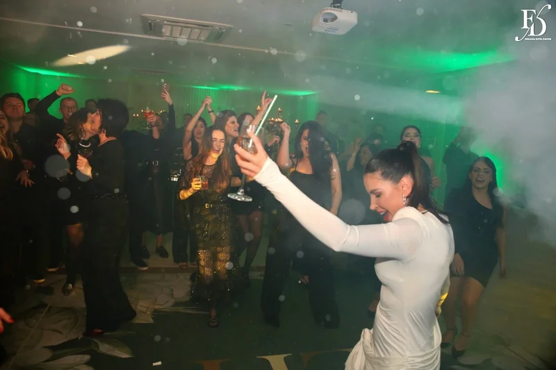 festa de aniversário de leissa hertzog com tema luz e sombra realizado no rossi parque panamby em porto alegre com decoração elegante e sofisticada