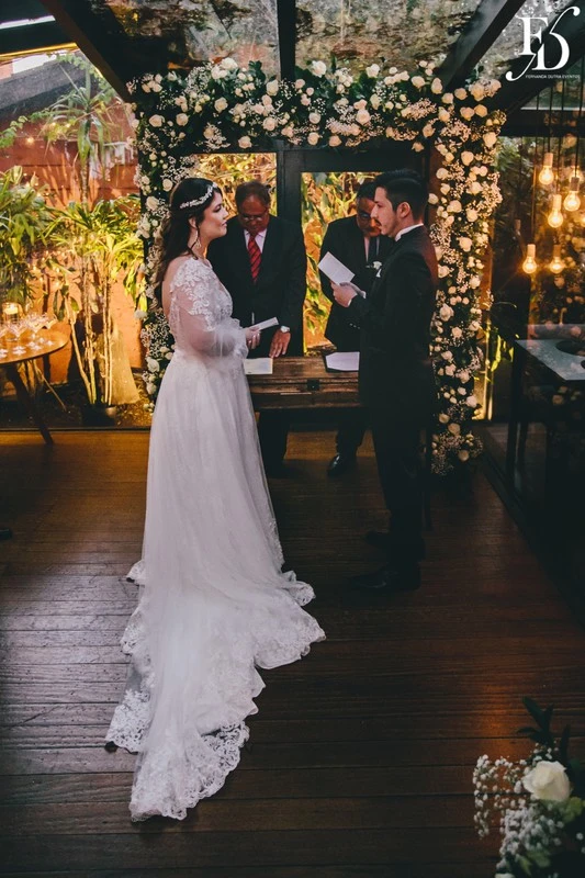 casamento com estética "old money" realizado no le bistrot gourmet em porto alegre por life eventos especiais mini-wedding casamento porto alegre