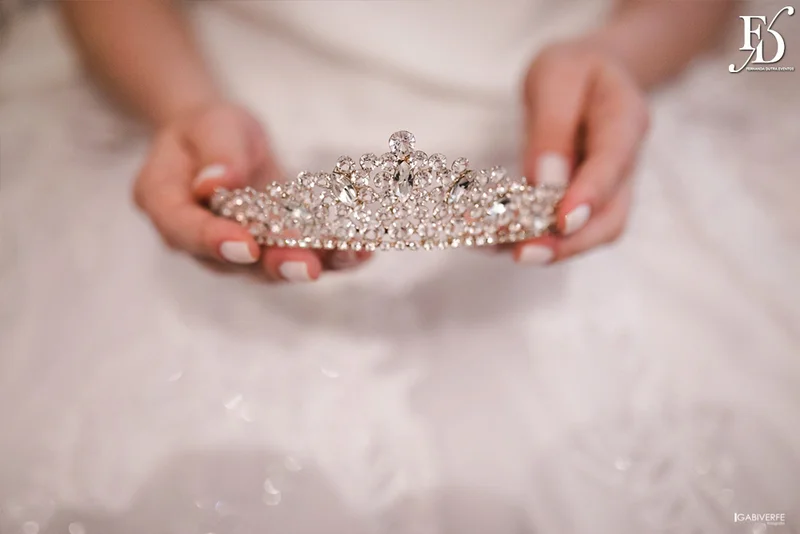 casamento com cerimônia na igreja são josé la salle em canoas rs e recepção na lalux casa de festas com decoração moderna sofisticada elegante em amarelo cinza e preto por life eventos especiais assessoria e organização de casamentos em porto alegre