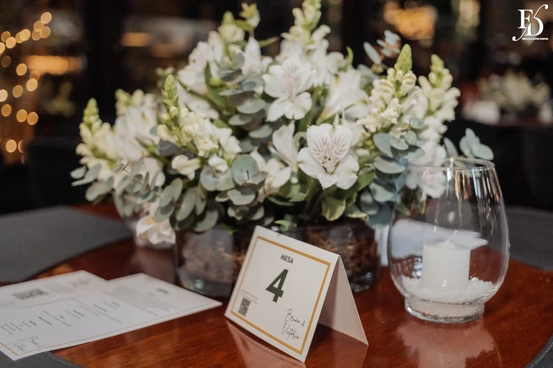 casamento no dry moments & drinks em porto alegre decoração moderna clean e sofisticada com copo de leite