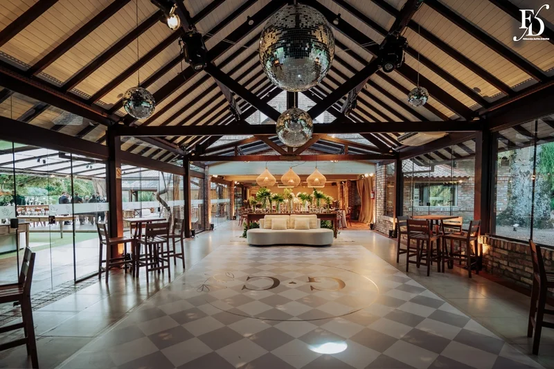 casamento no alto da capela em porto alegre com decoração elegante sofisticada delicada em verde e branco por life eventos especiais 