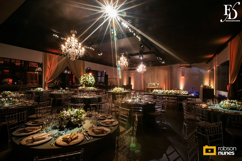 casamento com cerimônia e recepção no party room em porto alegre com projeto de decoração elegante e sofisticado em verde e branco estilo greenery por life eventos especiais cerimonial conduzido por fernanda dutra cerimonialista