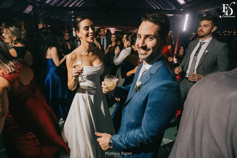 casamento elegante e sofisticado no alto da capela em porto alegre com decoração botânica greenery em verde e branco por life eventos especiais