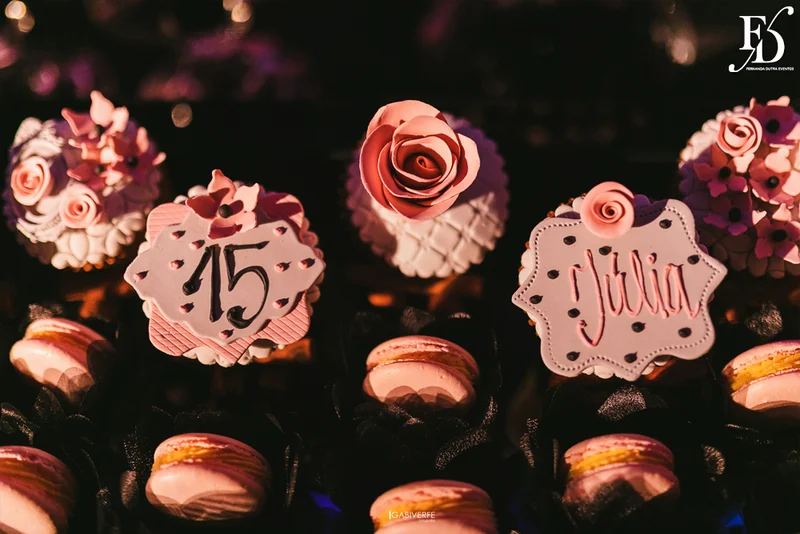 festa de aniversário de 15 anos em porto alegre realizada no foyer em grêmio náutico união gnu com decoração linda e moderna por life eventos especiais cerimonialista em porto alegre