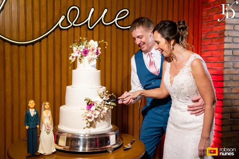 casamento destination wedding no Espaço Paraíso em Porto Alegre Alvorada Viamão noivo americano e noiva brasileira equipe bilingue de cerimonial evento com decoração romântida elegante e sofisticada em tons de rosa