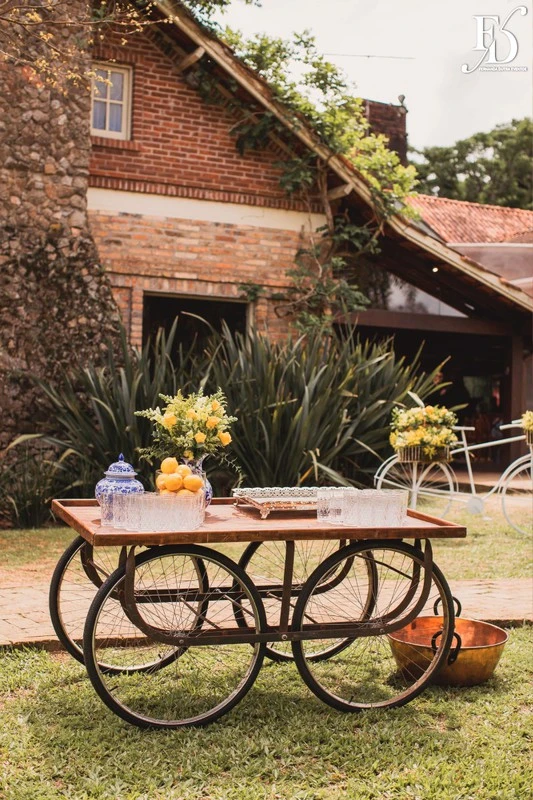casamento diurno almoço de domingo em família no alto da capela decoração com limão siciliano