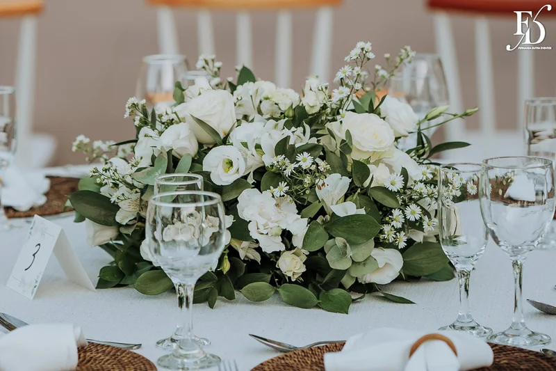 casamento realizado na casa na chácara em porto alegre mini-wedding intimista para 40 convidados com decoração clássica e elegante em branco e verde por life eventos especiais cerimonialistas em porto alegre