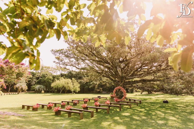 casamento no campo na querência ao ar livre em porto alegre no alto da capela cerimônia e recepção com decoração simples rústico boho-chic por life eventos especiais assessoria para noivas e casamentos em porto alegre