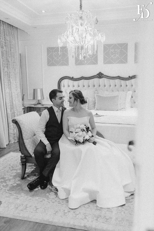 casamento destination wedding no hotel ritta hoppner em gramado com decoração clássica, elegante e botânica em tons de branco verde e fendi por life eventos especiais