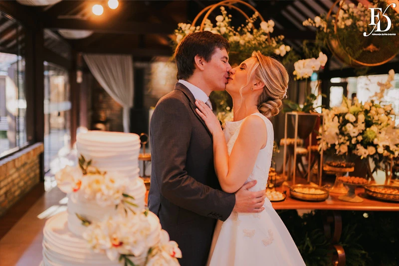 casamento diurno estilo europeu realizado no alto da capela em porto alegre no formato destination wedding com organizacao de life eventos especiais casamento de luxo em porto alegre com decoração luxuosa e clássica