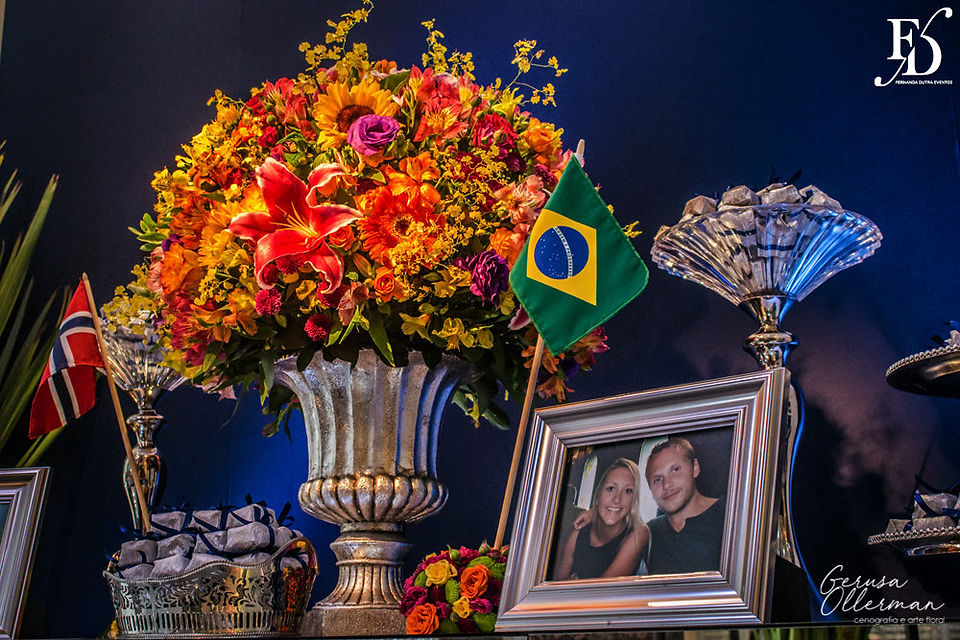 casamento em porto alegre no formato destination wedding com um casal residente na noruega cerimonia na igreja nossa senhora das dores e recepção na praça dos fundadores do grêmio náutico união com decoração colorida descontraída por life eventos especiais cerimonialista de casamento em porto alegre