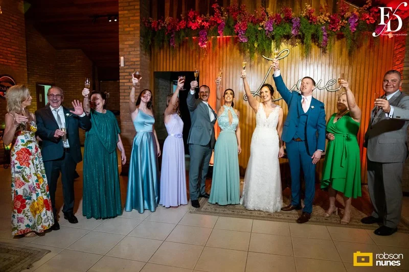 casamento destination wedding no Espaço Paraíso em Porto Alegre Alvorada Viamão noivo americano e noiva brasileira equipe bilingue de cerimonial evento com decoração romântida elegante e sofisticada em tons de rosa