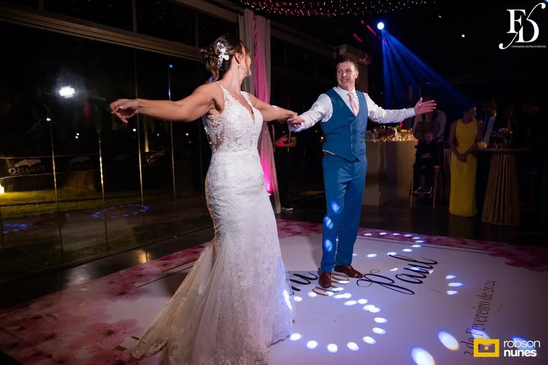 casamento destination wedding no Espaço Paraíso em Porto Alegre Alvorada Viamão noivo americano e noiva brasileira equipe bilingue de cerimonial evento com decoração romântida elegante e sofisticada em tons de rosa