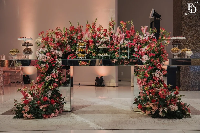 mesa de doces festa de 15 anos na praça dos fundadores do grêmio náutico união GNU