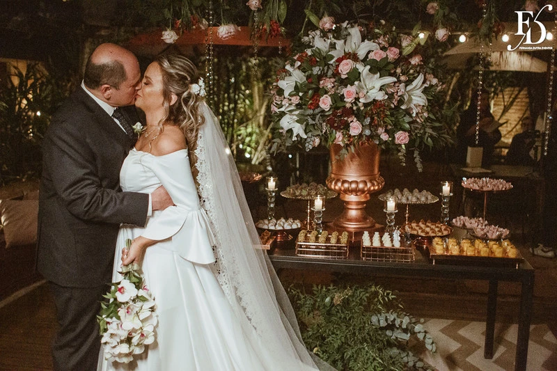 mini-wedding sofisticado e elegante realizado no le bistrot gourmet casamento com 30 convidados luxuoso por life eventos especiais cerimonial e organização de casamento em porto alegre