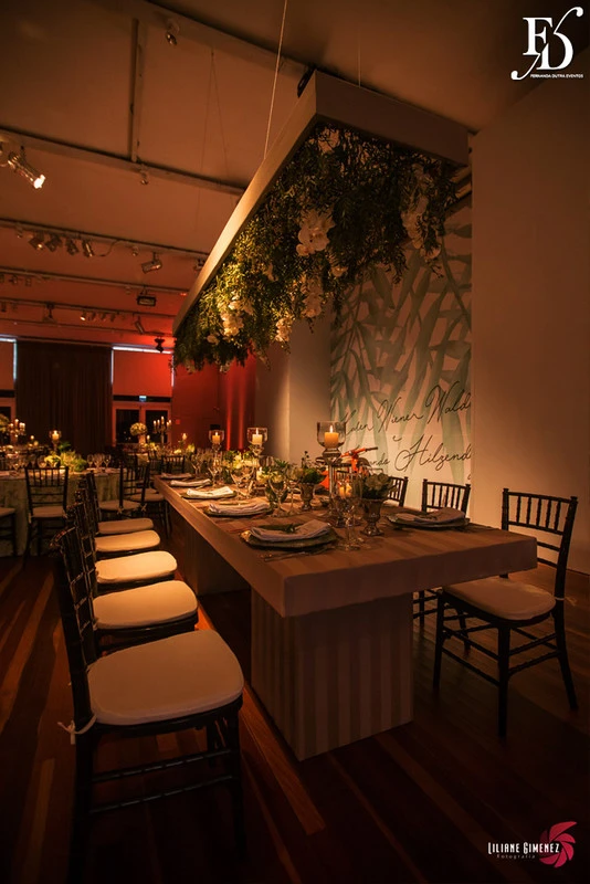 casamento com cerimônia e recepção realizados na casa vetro em porto alegre cerimônia realizada no terraço da casa e recepção com decoração clássica sofisticada elegante e contemporânea estilo botânico em nude verde branco e prata casamento greenery por life eventos especiais wedding planner em porto alegre assessoria e cerimonial