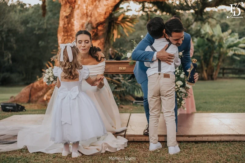 casamento elegante e sofisticado no alto da capela em porto alegre com decoração botânica greenery em verde e branco por life eventos especiais