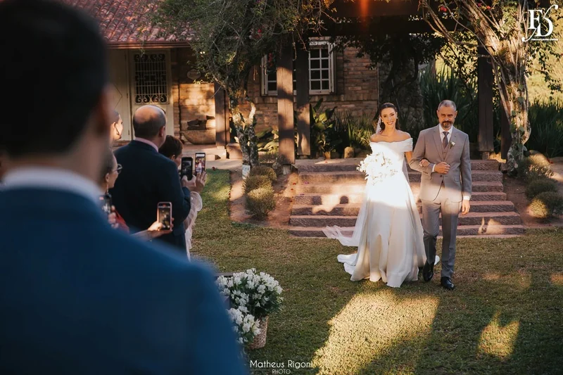 casamento elegante e sofisticado no alto da capela em porto alegre com decoração botânica greenery em verde e branco por life eventos especiais