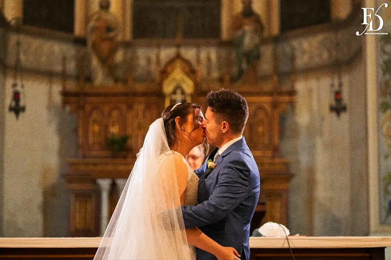 casamento realizado na igreja são pedro em porto alegre e recepção no le bistrot gourmet com decoração colorida e vibrante em rosa pink roxo e lilás