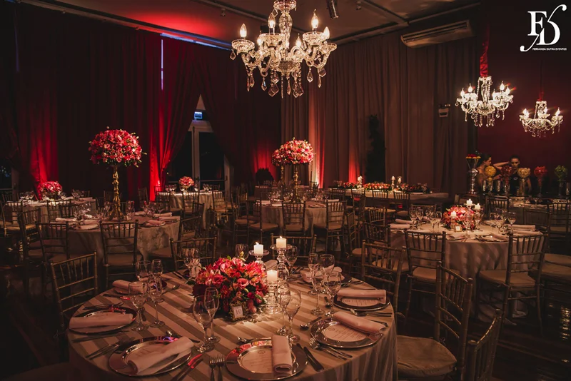 casamento com cerimônia no salão da casa vetro em porto alegre com decoração sofisticada luxuosa requintada com inspiração francesa por life eventos especiais cerimonialista em porto alegre especializada em casamento